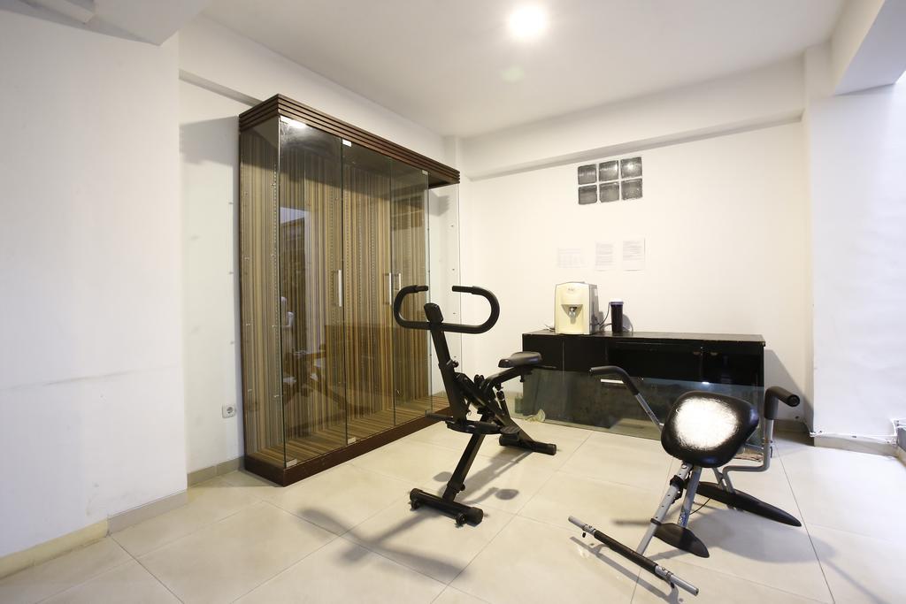 Reddoorz Near Cilandak Town Square Jacarta Exterior foto
