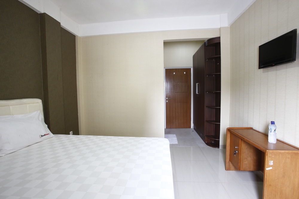 Reddoorz Near Cilandak Town Square Jacarta Exterior foto