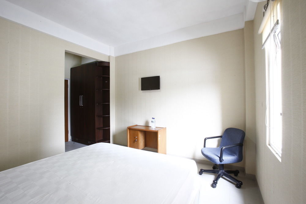 Reddoorz Near Cilandak Town Square Jacarta Exterior foto